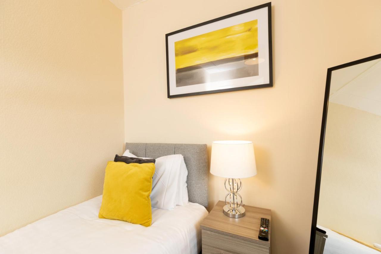 Taylor House Contractors Welcome Off Street Parking For Vans Durham Exteriér fotografie