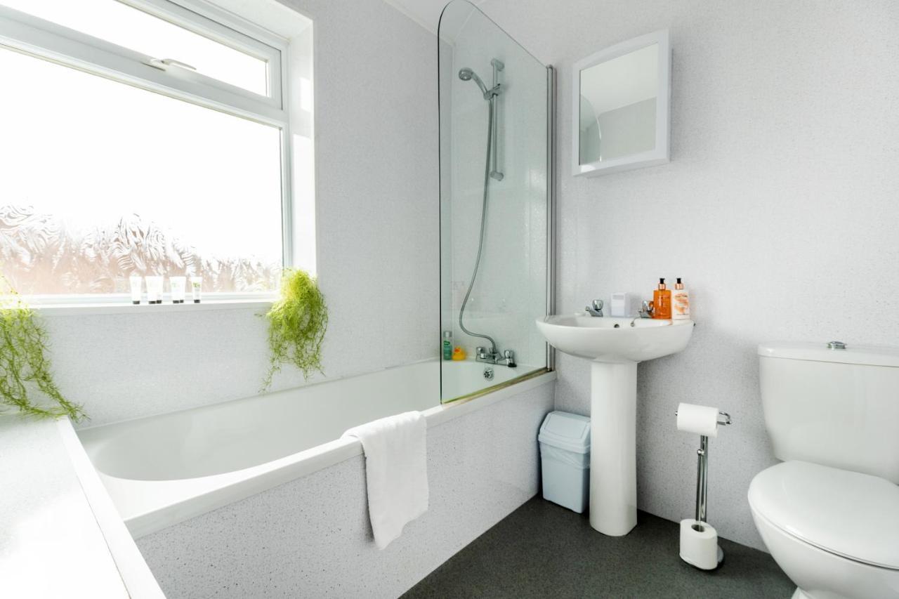Taylor House Contractors Welcome Off Street Parking For Vans Durham Exteriér fotografie