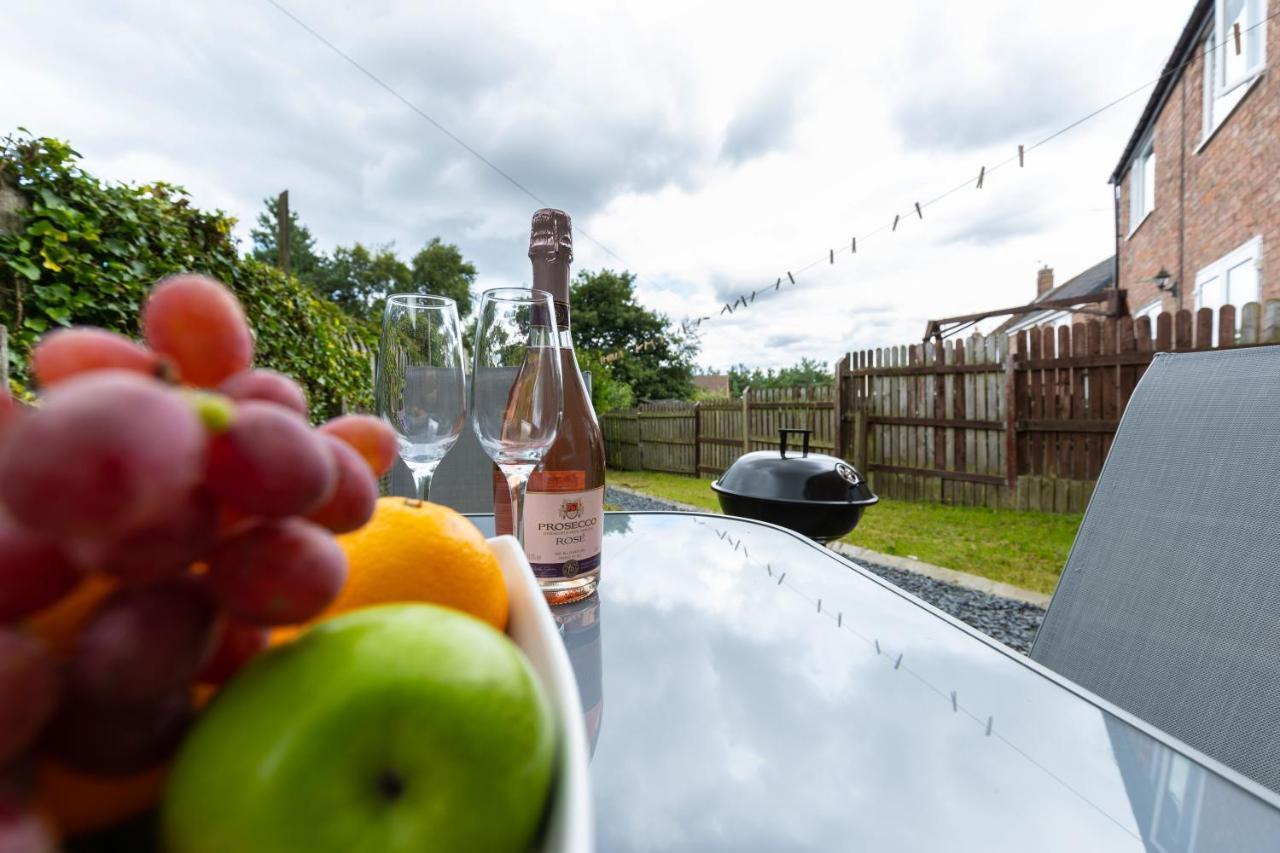 Taylor House Contractors Welcome Off Street Parking For Vans Durham Exteriér fotografie